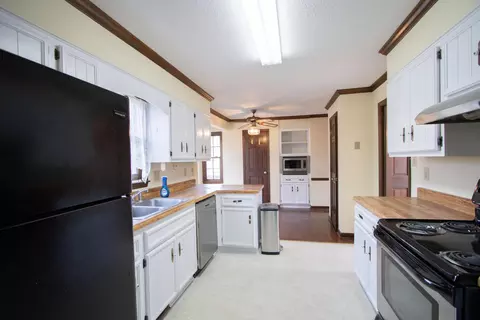 Kitchen - 155 Stone Mill Dr, Augusta, GA 30907 photo 3 of 4