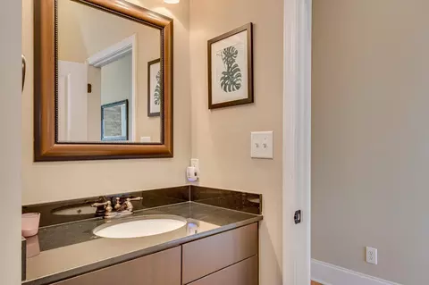 Bath - 936 Broad St #304, Augusta, GA 30901 photo 3 of 5