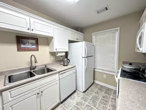 Kitchen - 5249 Aruba Cir, Augusta, GA 30909 photo 5 of 6