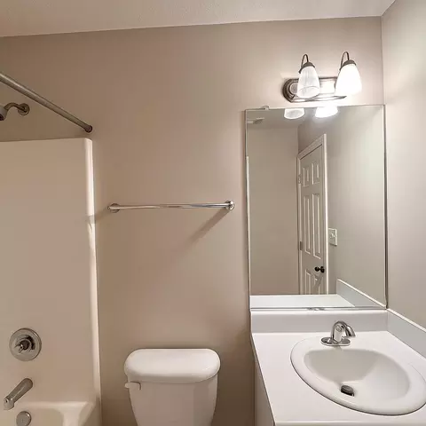 Bath - 5249 Aruba Cir, Augusta, GA 30909 photo 4 of 4