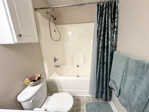 Bath - 5249 Aruba Cir, Augusta, GA 30909 photo 3 of 4