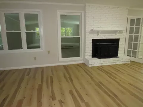Living - 4629 Silver Lake Dr, Evans, GA 30809 photo 4 of 6