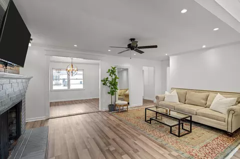 Living - 125 Lee St, Thomson, GA 30824 photo 3 of 4