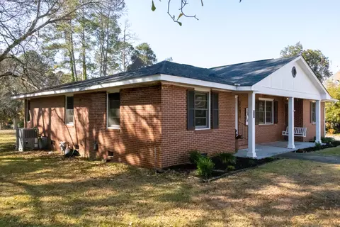 Exterior - 125 Lee St, Thomson, GA 30824 photo 2 of 13