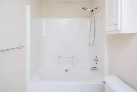 Bath - 2330 Lions Gate Dr, Augusta, GA 30909 photo 2 of 4