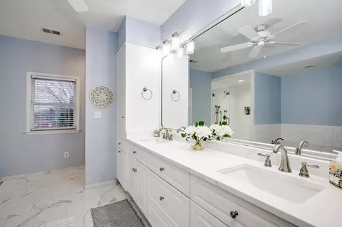 Bath - 888 Rainne Ct, Evans, GA 30809 photo 2 of 5