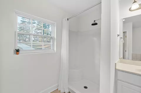Bath - 5138 Fairington Dr, Evans, GA 30809 photo 3 of 7