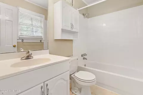 Bath - 2908 Stratford Dr, Augusta, GA 30909 photo 3 of 3