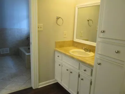 Bath - 6 Conifer Sq, Augusta, GA 30909 photo 3 of 9