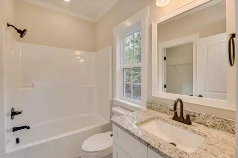 Bath - 3950 Barrett St, Augusta, GA 30909 photo 2 of 5