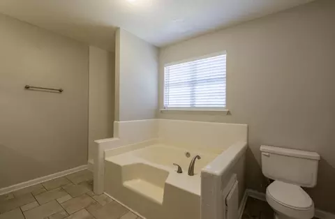 Bath - 322 Timberidge Dr, Augusta, GA 30907 photo 3 of 4
