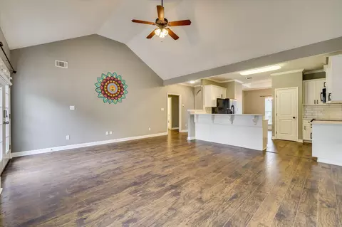 Living - 721 Wickham Dr, Evans, GA 30809 photo 3 of 4