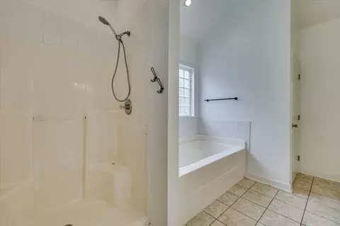 Bath - 721 Wickham Dr, Evans, GA 30809 photo 3 of 5