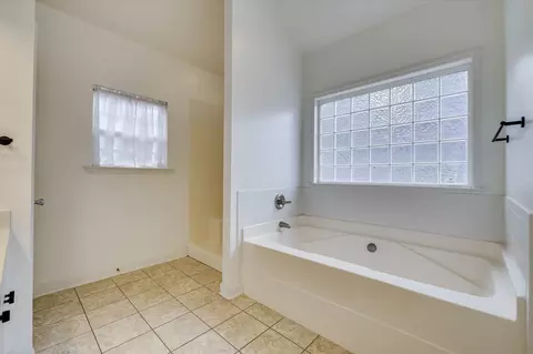Bath - 721 Wickham Dr, Evans, GA 30809 photo 1 of 5