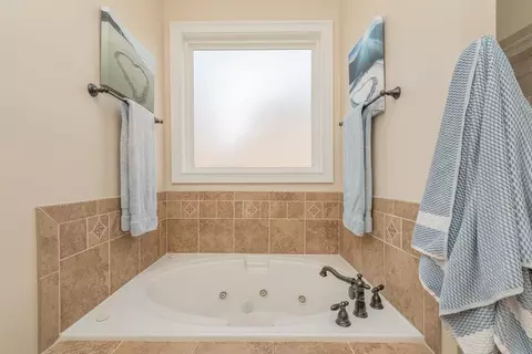 Bath - 4076 Dewaal St, Evans, GA 30809 photo 4 of 9
