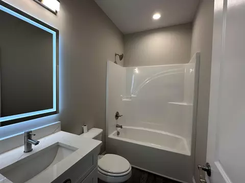 Bath - 2532 E Kensington Dr, Augusta, GA 30906 photo 4 of 4