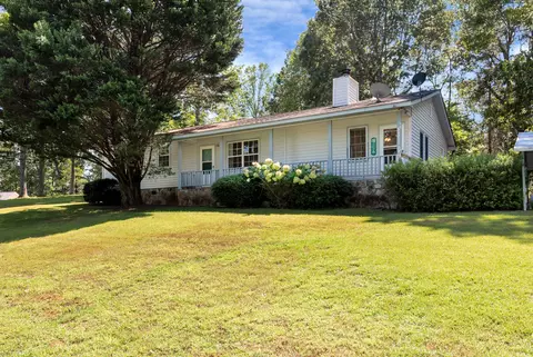303 Jennys Cove Rd, Cleveland, GA 30528