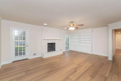 Living - 4403 Owens Rd, Evans, GA 30809 photo 4 of 7