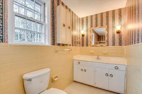 Bath - 2440 Earl St, Augusta, GA 30904 photo 1 of 3