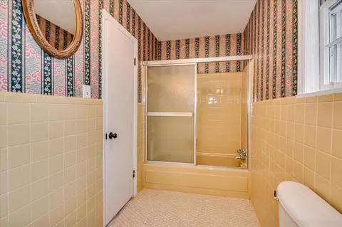 Bath - 2440 Earl St, Augusta, GA 30904 photo 2 of 3