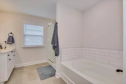 Bath - 3472 Hilltop Trl, Evans, GA 30809 photo 2 of 8