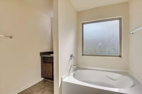 Bath - 4703 Southwind Rd, Evans, GA 30809 photo 2 of 3