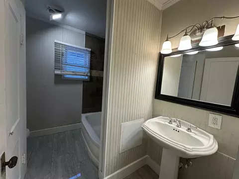 Bath - 228 Greene St, Augusta, GA 30901 photo 2 of 2