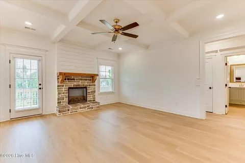 Living - 617 Grosbeak Ln, Evans, GA 30809 photo 1 of 5