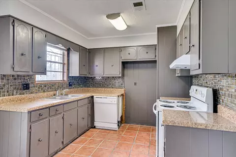 Kitchen - 3620 Sturnidae Dr, Augusta, GA 30906 photo 2 of 5