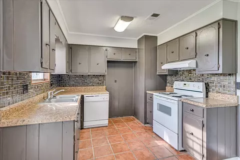 Kitchen - 3620 Sturnidae Dr, Augusta, GA 30906 photo 3 of 5