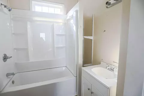 Bath - 932 Murphy St, Augusta, GA 30904 photo 2 of 2