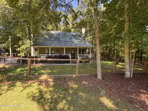 1442 Shore Line Dr, Tignall, GA 30668