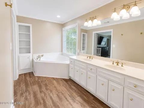 Bath - 4660 Millhaven Rd, Martinez, GA 30907 photo 2 of 3