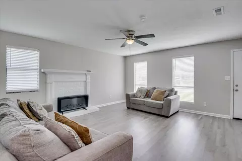 Living - 2904 Pleasant Ct, Augusta, GA 30907 photo 2 of 4