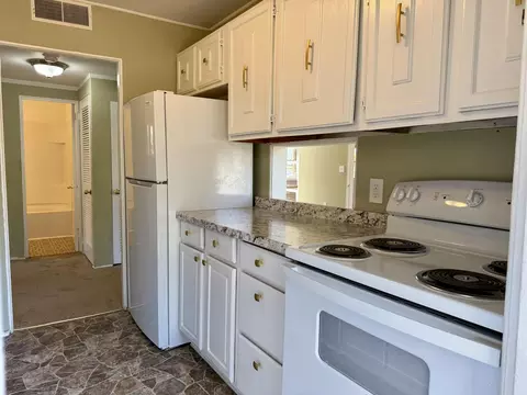 Kitchen - 609 Hillcrest Dr, Thomson, GA 30824 photo 2 of 2