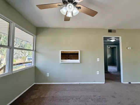 Living - 609 Hillcrest Dr, Thomson, GA 30824 photo 5 of 5