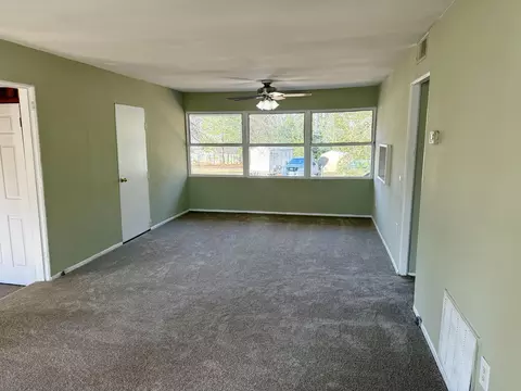 Living - 609 Hillcrest Dr, Thomson, GA 30824 photo 2 of 5
