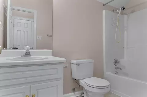 Bath - 1217 Oakton Trl, Evans, GA 30809 photo 5 of 8