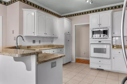 Kitchen - 1217 Oakton Trl, Evans, GA 30809 photo 3 of 5