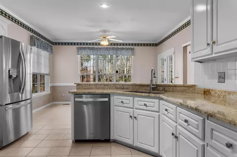 Kitchen - 1217 Oakton Trl, Evans, GA 30809 photo 4 of 5