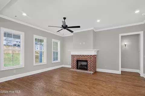Living - 833 Sparrow Point Ave, Evans, GA 30809 photo 2 of 4