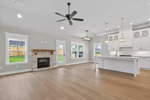 Living - 827 Sparrow Point Ave, Evans, GA 30809 photo 2 of 3