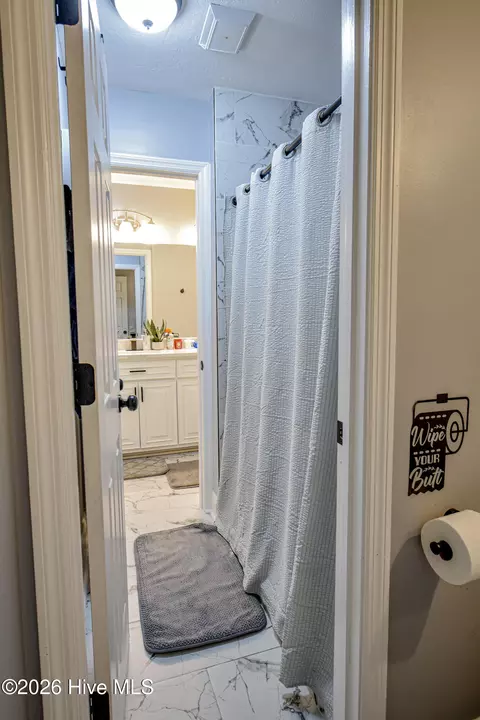 Bath - 2217 Buckingham Dr, Augusta, GA 30906 photo 2 of 6