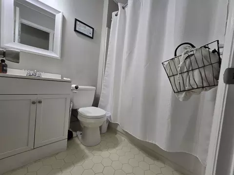 Bath - 177 Ashley Cir, Augusta, GA 30907 photo 3 of 3