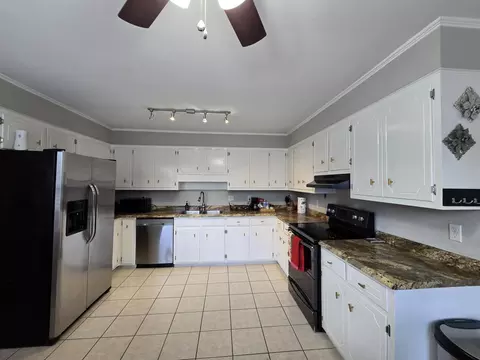 Kitchen - 177 Ashley Cir, Augusta, GA 30907 photo 1 of 2