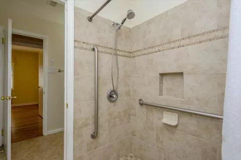 Bath - 2145 Hillsinger Rd, Augusta, GA 30904 photo 4 of 6