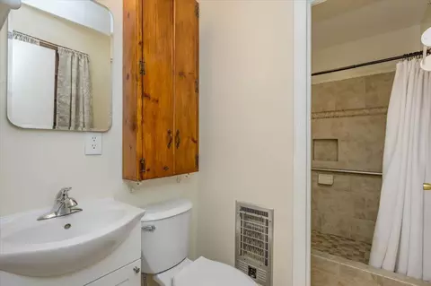 Bath - 2145 Hillsinger Rd, Augusta, GA 30904 photo 5 of 6
