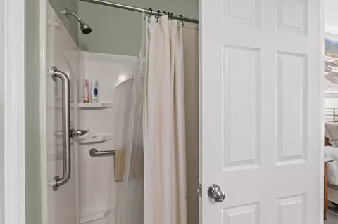 Bath - 219 White Oak St, Thomson, GA 30824 photo 7 of 7