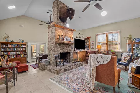 Living - 219 White Oak St, Thomson, GA 30824 photo 1 of 4