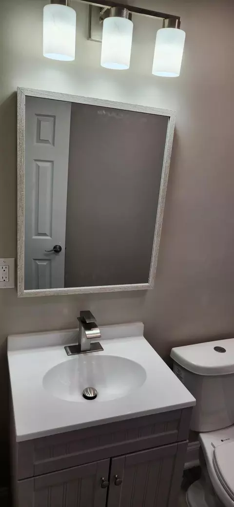 Bath - 1612 Cornell Dr, Augusta, GA 30904 photo 3 of 9